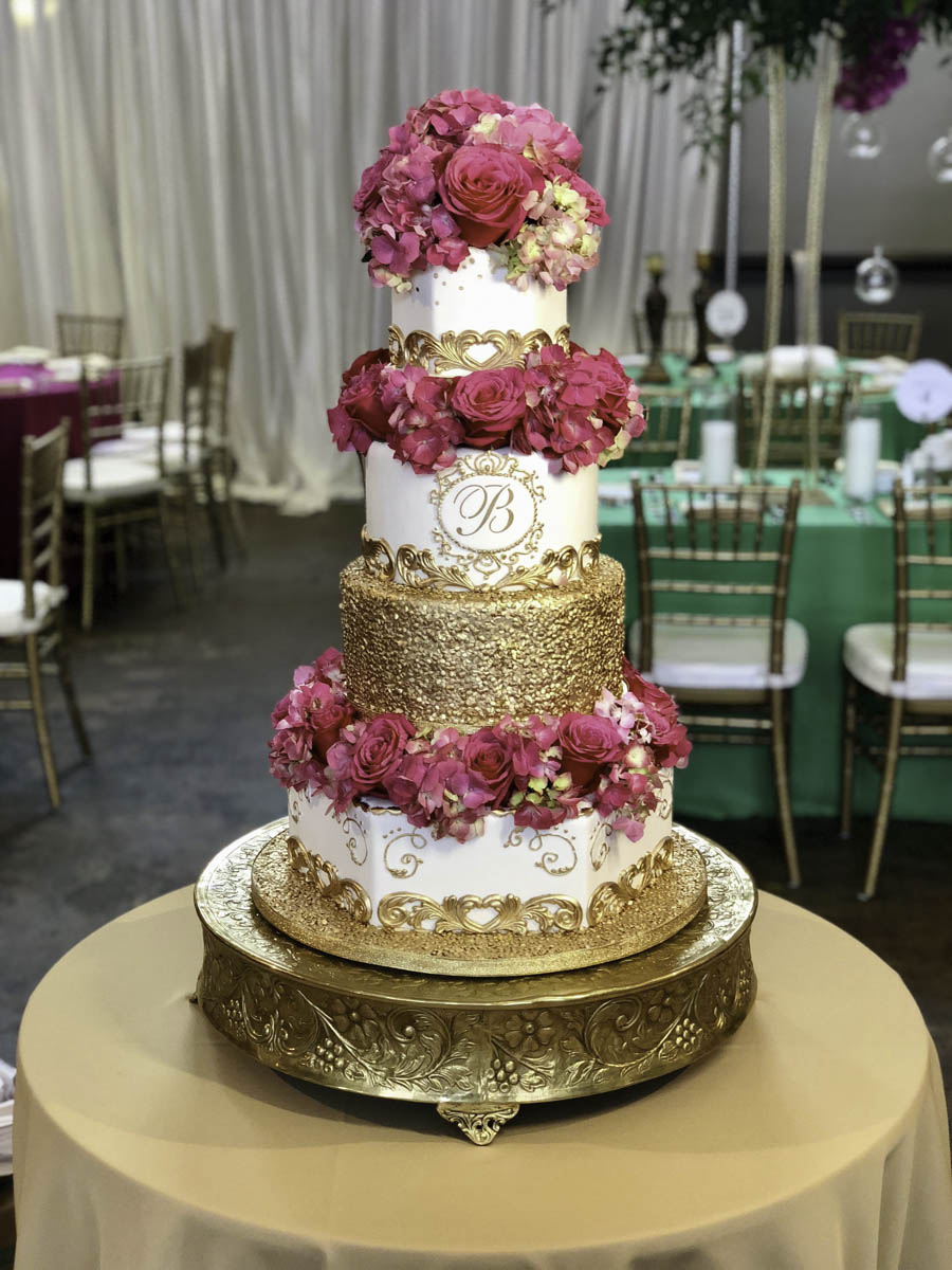 Fresh Flowers Gold Accents Cake Of The Week Wedding Cakes